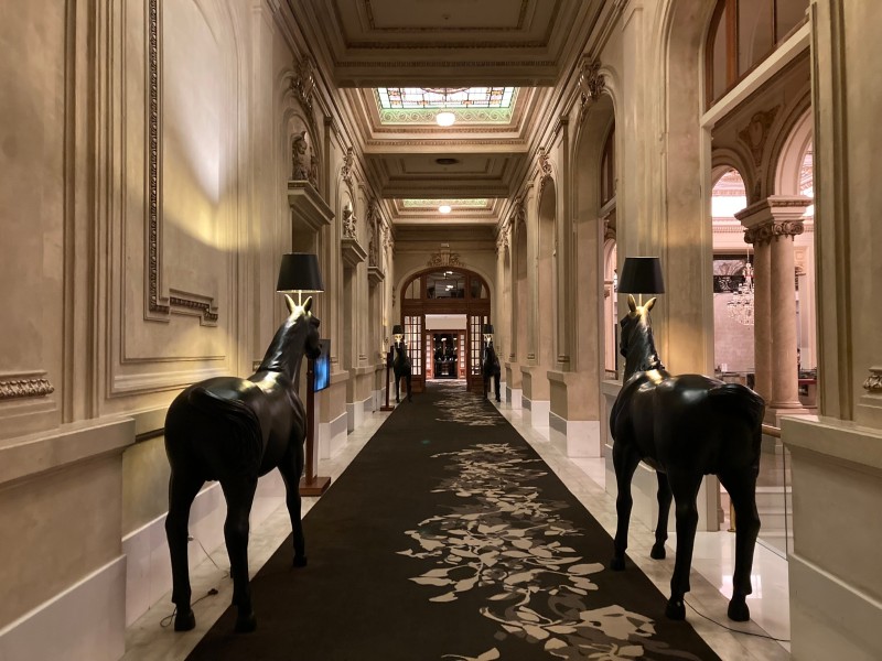 Sofitel - Durchgang zur Lobby