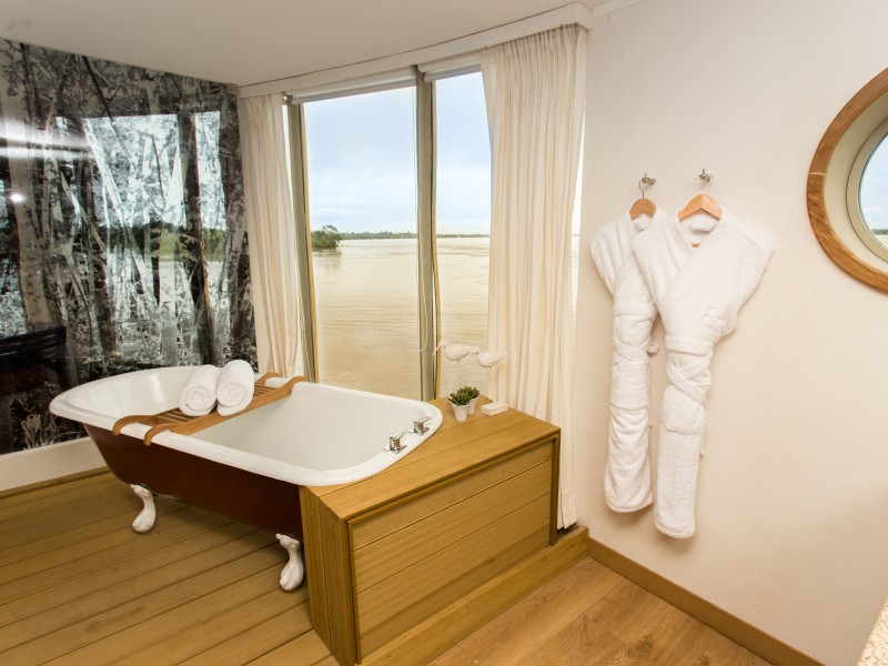 Delfin III Owner's Suite Badezimmer