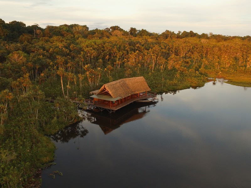 Sacha Lodge - Abendstimmung am See