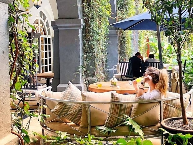 Four Seasons - Patio