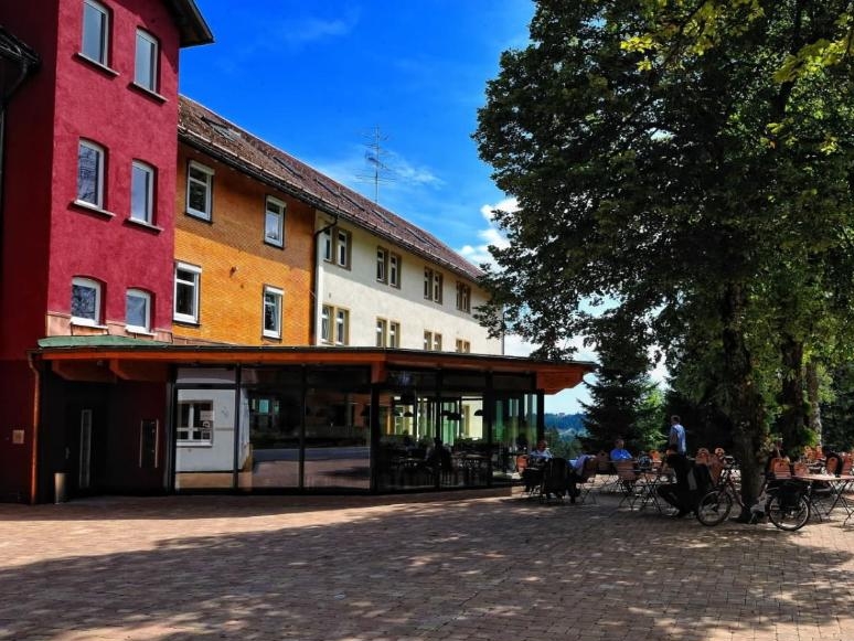 Hotel Zuflucht, Zuflucht