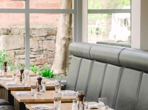 Glen Mhor Hotel - Waterside Restuarant