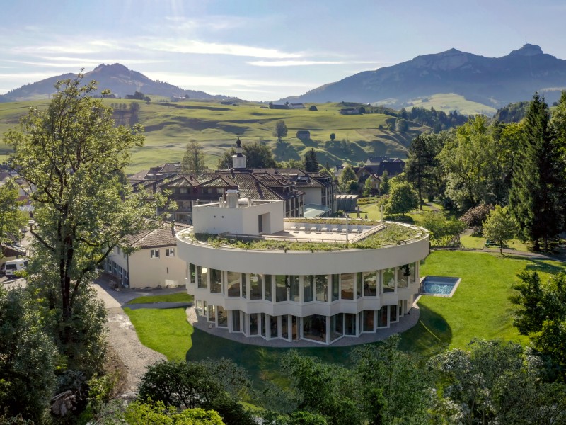 Bathing and sauna house