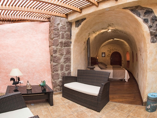 DOPPELBETT MIT ÜBERDACHTE TERRASSE