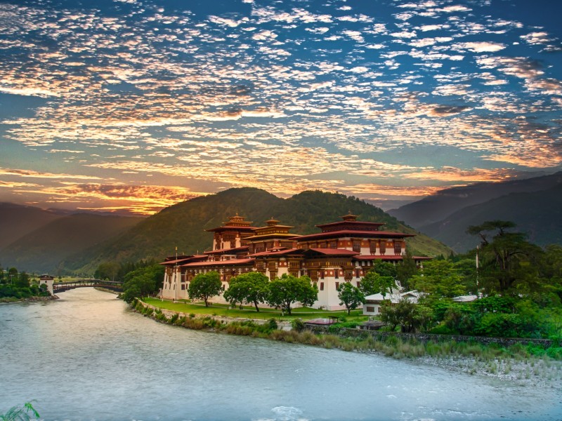 Sonnenuntergang-Punakha-Bhutan
