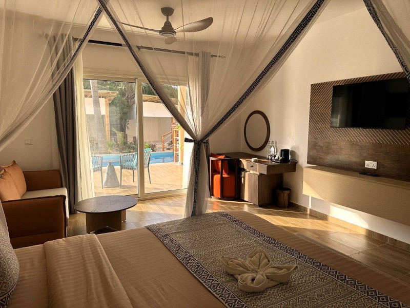 Reef and Beach Garden Swim up