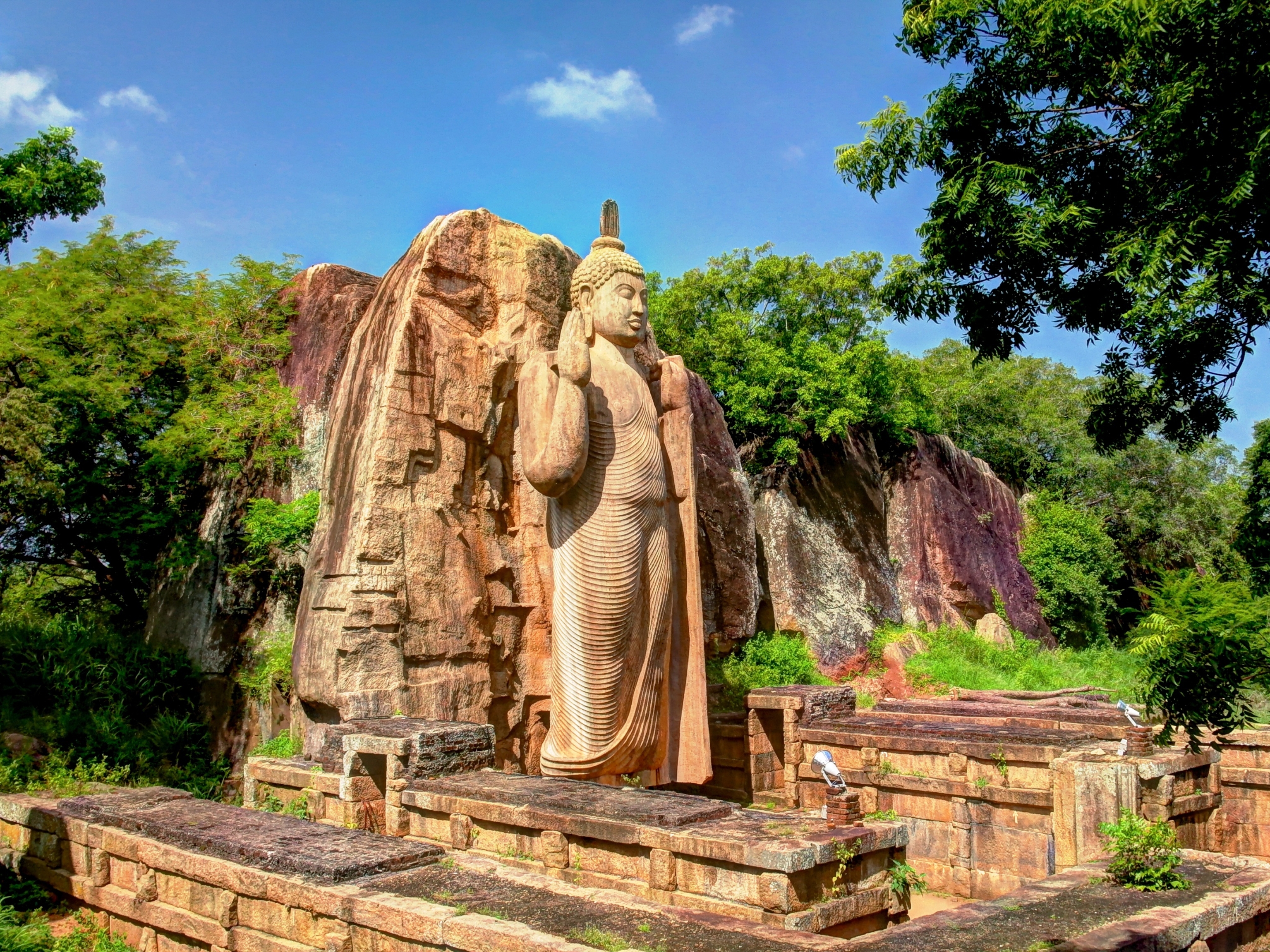 Avukana Buddha Statue