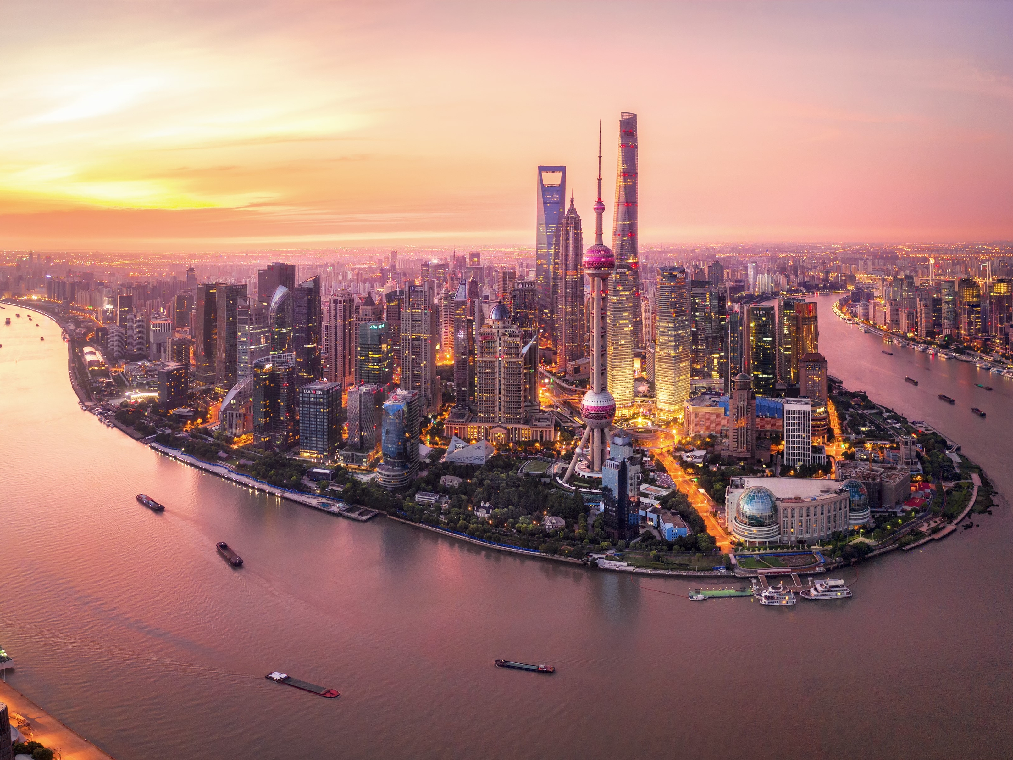 Shanghai Skyline + Fluss Huangpu