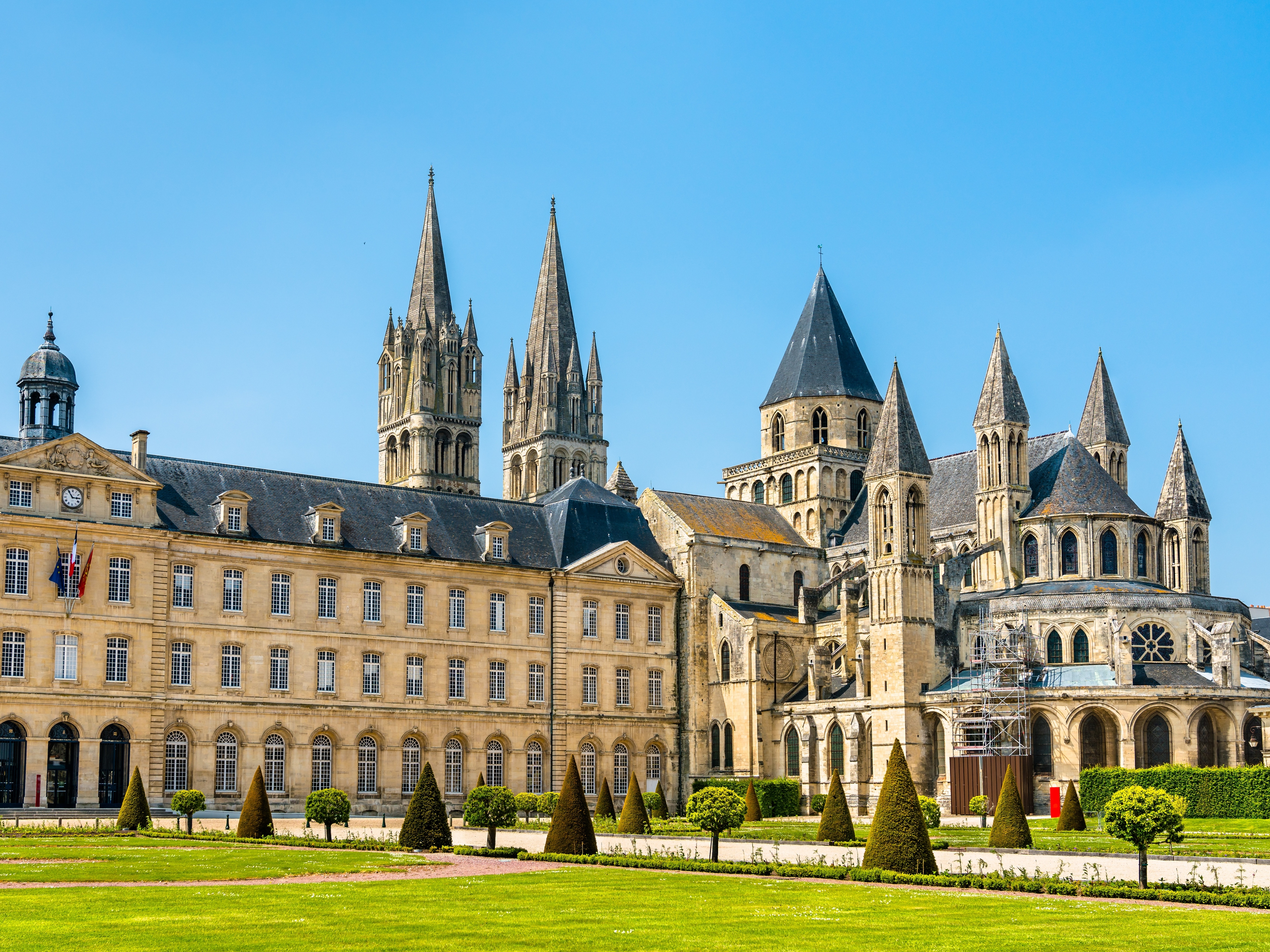 Caen Rathaus + St Etienne de Caen