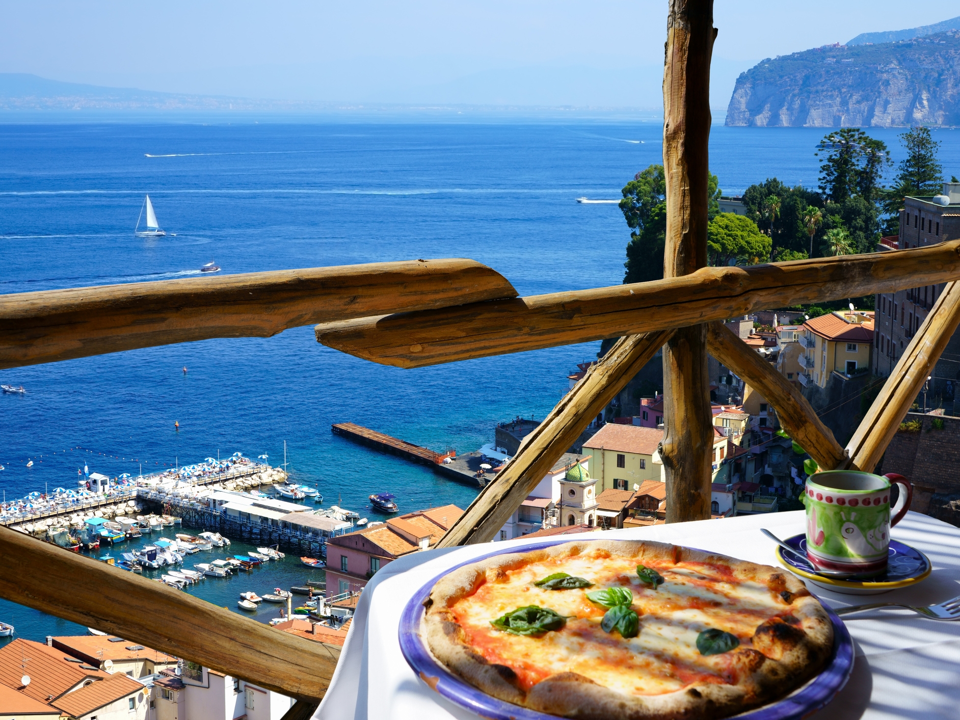 Amalfi Kueste Sorrent Pizza + Aussicht