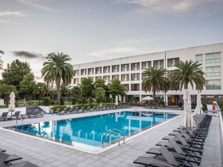Outdoor Pool im Azoris Royal Garden