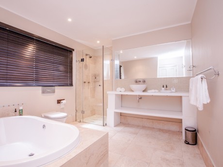 Bad, Finchley Guest House