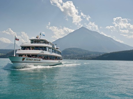 schweiz-interlaken-thuner see-schiff