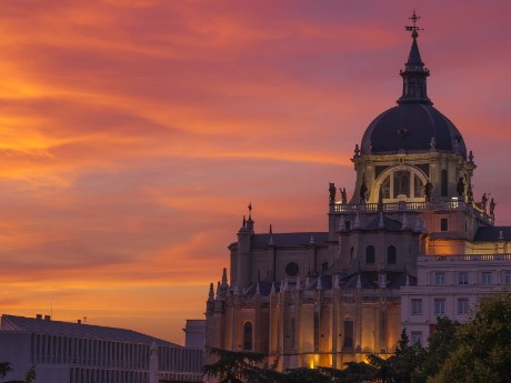 Almudena Kathedrale im Abendrot