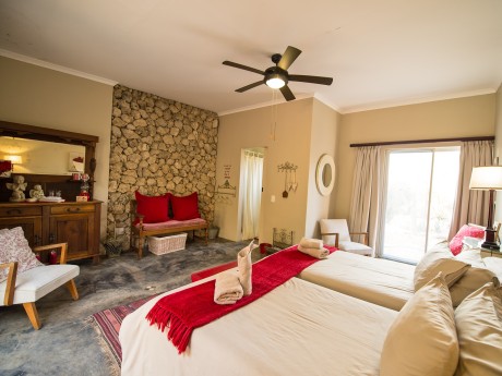 Sunway Namibia Etosha Tarentaal Guest Ho