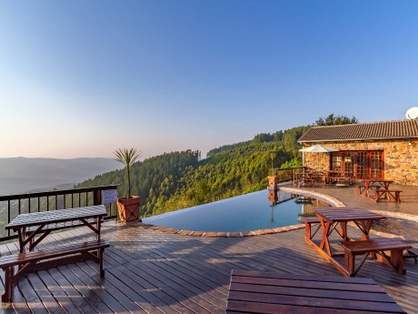Pool mit Ausblick - Misty Mountain Lodge