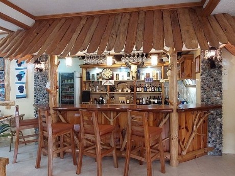 Bar, The Lalouette Inn