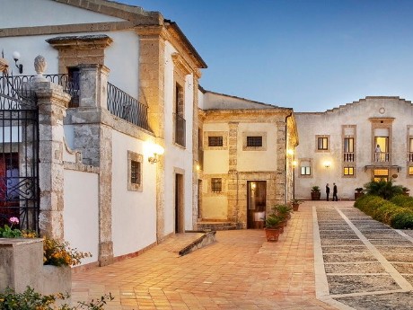 Villa-Favorita-Noto-Innenhof