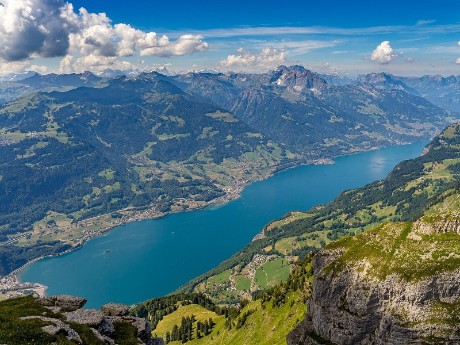 Luftbild vom Walensee, Schweiz