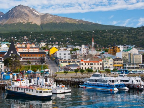 Argentin_Ushuaia Harbor_Tierra del Fuego