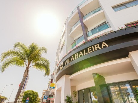Außenansicht des Hotel Vila Baleira