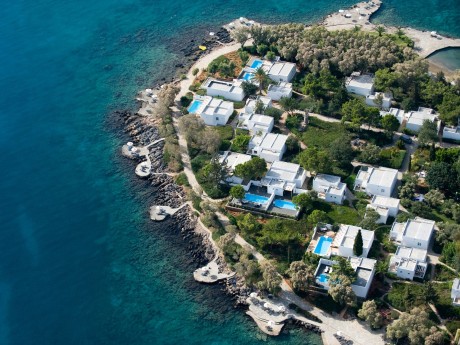 Lage, Minos Beach Art Hotel