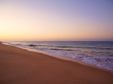 Malerischer Strand bei Faro