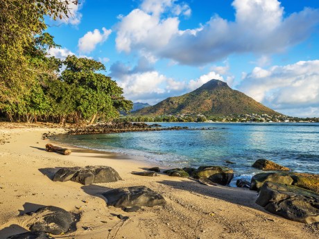 Mauritius_Beach_Tamarin Bay_shutterstock