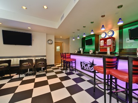 Holiday Inn NYC Lower East Side - Retro 
