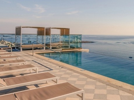 Rooftop Infinity Pool, AX ODYCY