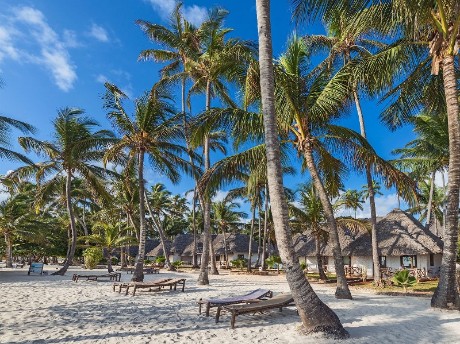 Diamonds Mapenzi, Strand