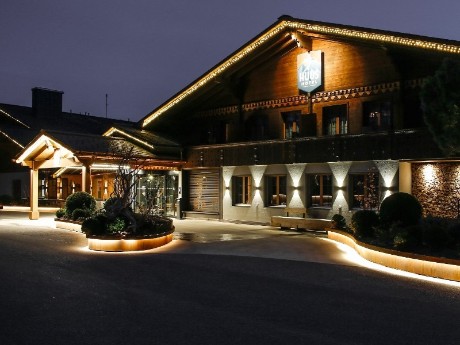 schweiz-saanen-Huus-Gstaad_außenansicht