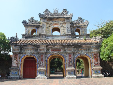 Duc Chuong Gate