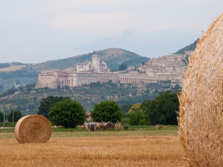 italien-umbrien-assisi-landschaft