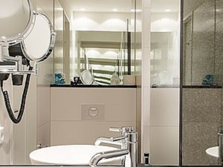 schweiz-zürich-motel one-bad bsp