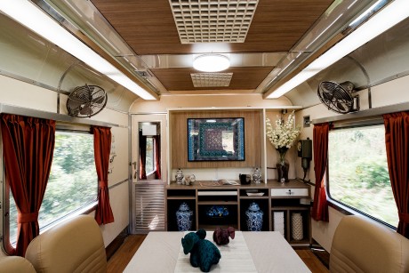 Lounge, Blue Jasmine Train
