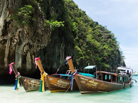 Longtailboote in der Andamanensee