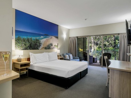 Kingfisher Bay Resort_King Resort Room