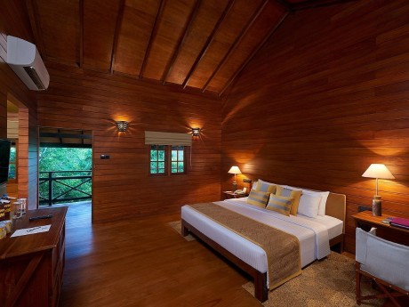 Cinnamon Wild, Chalet