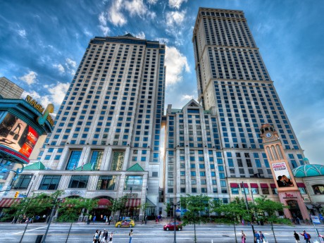 Hilton Fallsview Hotel & Suites