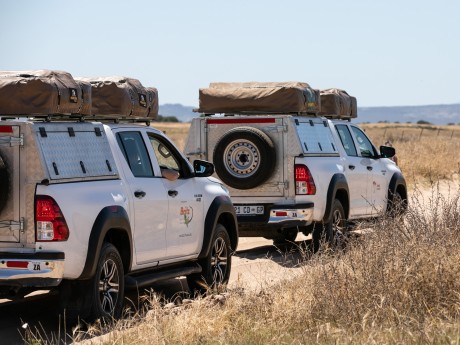 Africa Expeditions_Botswana_cars-in-conv