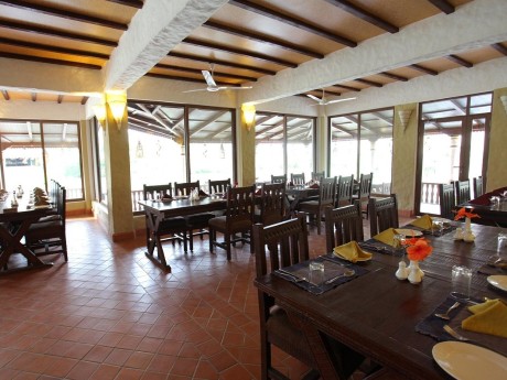 Green Park Chitwan - Restaurant