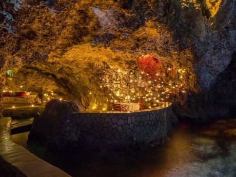  The Caves, Negril