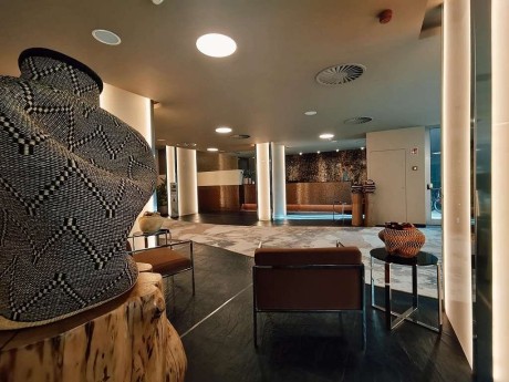 Lounge im Four Views Baia