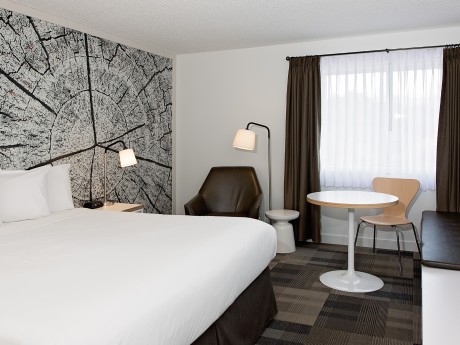 Coast Canmore Hotel & Conference Centre