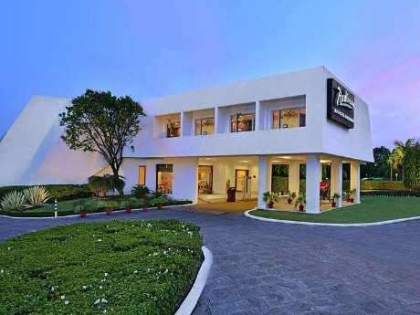 Radisson Jass Khajuraho - Außenansicht