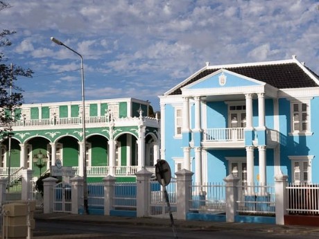 ISLAND TOUR THROUGH HISTORIC BUILDINGS 