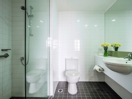 Travelodge Wellington_Bathroom