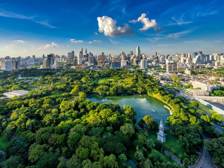 Bangkok Lumphini Park + Skyline