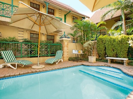 Relaxen am Pool, Court Classique Hotel